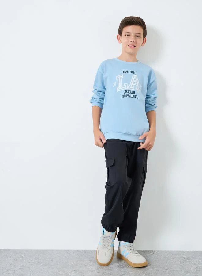 ستايلي سويت شيرت بطبعة جرافيك