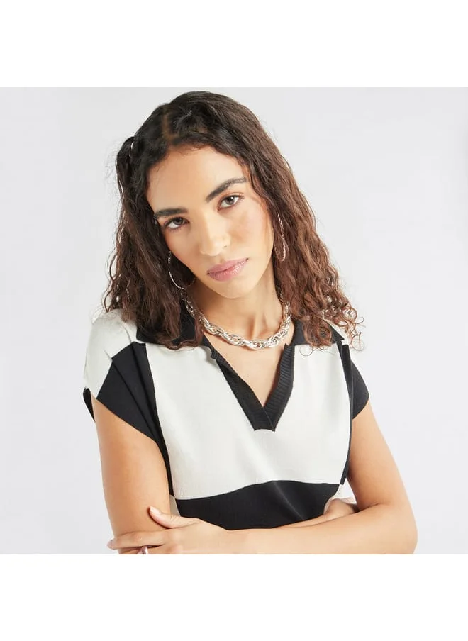 FAV Colourblock T-shirt with Collar and Extended Sleeves