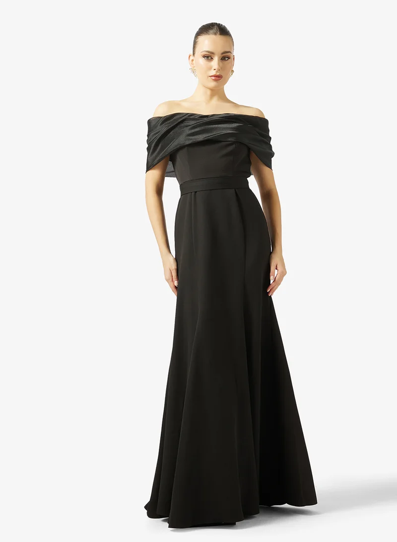 نمشي x فستان سهرة حورية البحر مكشوف الأكتاف بكسرات