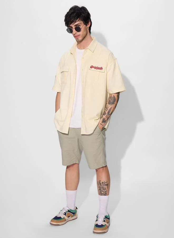 ذا سوليد ستور قميص واسع مزود بجيب بغطاء