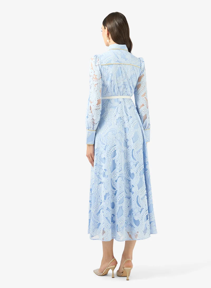 خزانة فستان دانتيل بتصميم -