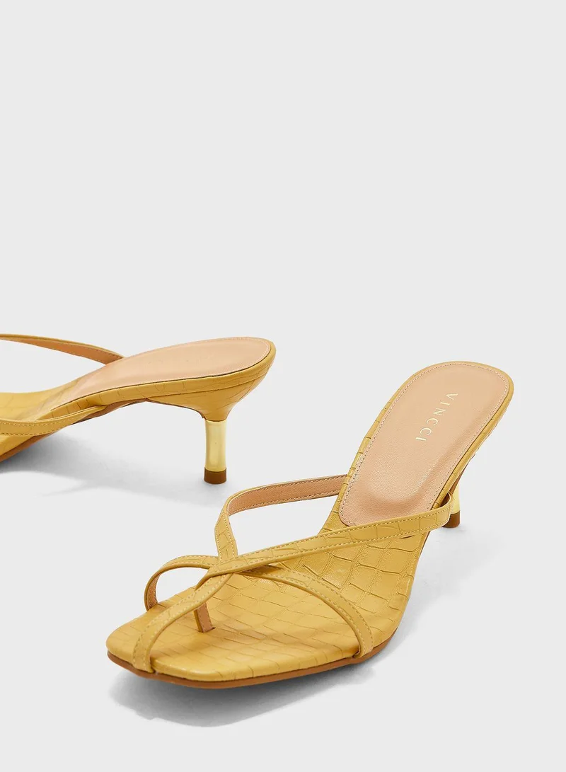 فينتشي صندل بكعب عالي وسيور متعددة