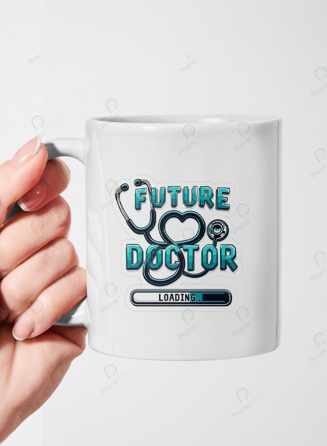 كوب من السيراميك مطبوع عليه عبارة دكتور المستقبل ويتميز بمقبض مريح