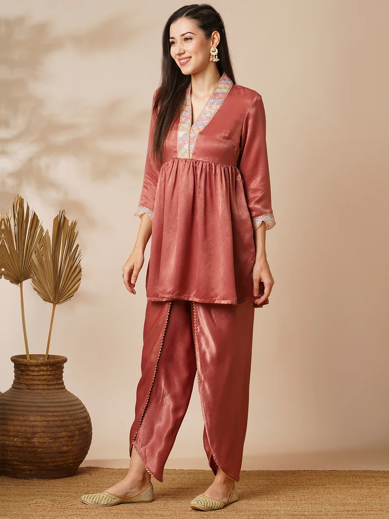 globus Women Pink V-Neck Scalloped Sleeves Velvet Tunic & Dhoti