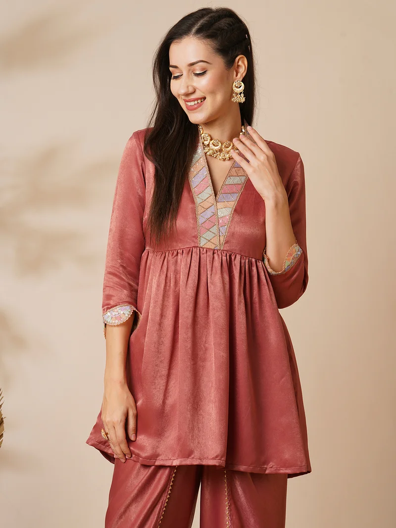 globus Women Pink V-Neck Scalloped Sleeves Velvet Tunic & Dhoti