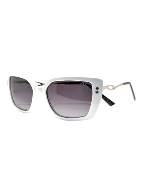 Authentic Armando Cavelli sunglasses, crafted from carefully selected premium acetate for a luxurious look and longevity with extensive use. This model combines modernity and classic style, with a raw white acetate front and silver -plated metal temples to complete your luxury look. Comes with premium polymer lenses offer UV400 protection in a gradient grey.