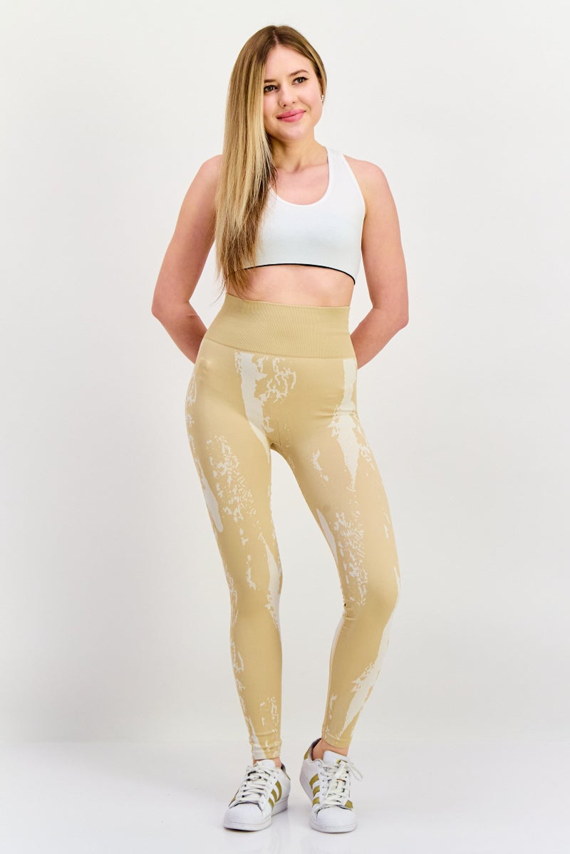 Tahari ليغينغز تدريب رياضية للنساء من تاهاري، بنمط طباعة شامل، لون تان - Image 3