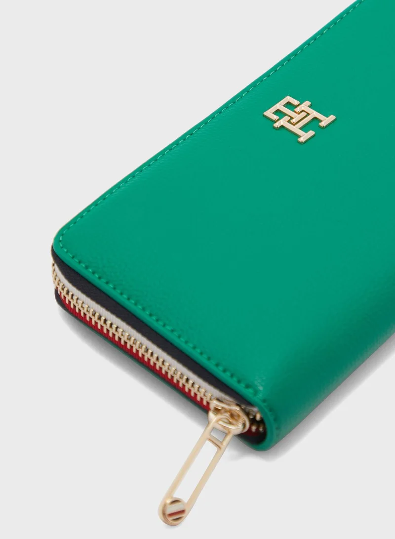 TOMMY HILFIGER Essential Medium Clutches