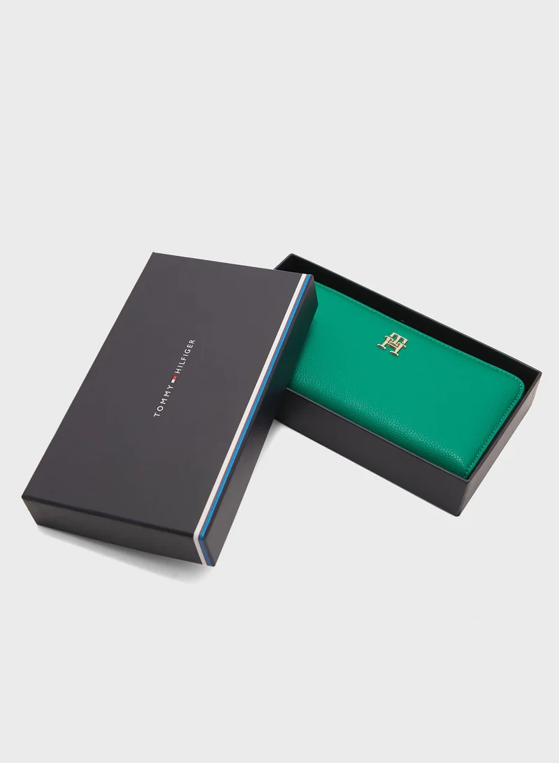 TOMMY HILFIGER Essential Medium Clutches