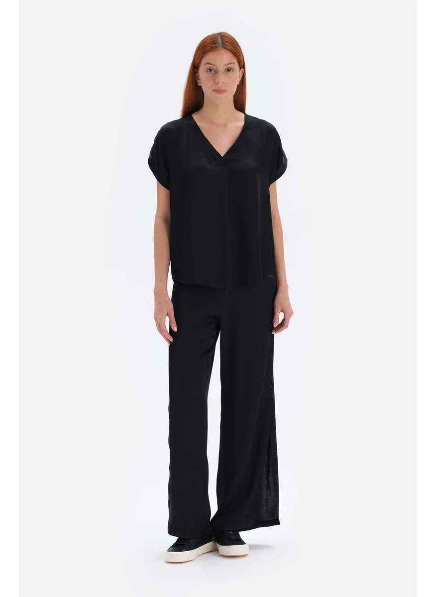 داجي Black Satin Finished Pleated Blouse