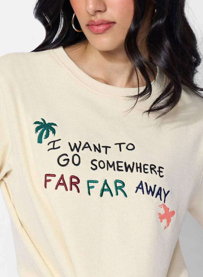 ذا سوليد ستور تيشيرت مطرز بشعار وقصة مريحة