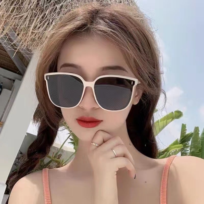 Generic Luxury Fashion Sunglasses for Women Beige frame black-vertical bar metal buckle 