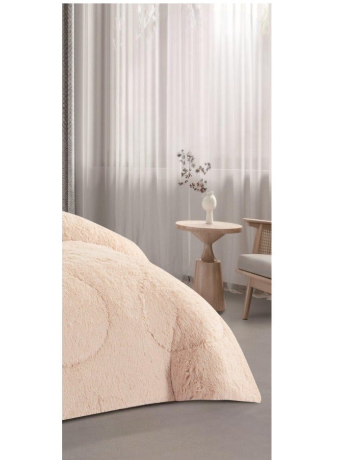 Luxurious faux fur Comforter Set  set to keep you warm on cold nights. Includes: 1 duvet (250x230cm), 1 fitted sheet (200x200cm), 4 pillowcases (75x50cm), and 2 cushions (45x45cm). - Image 3