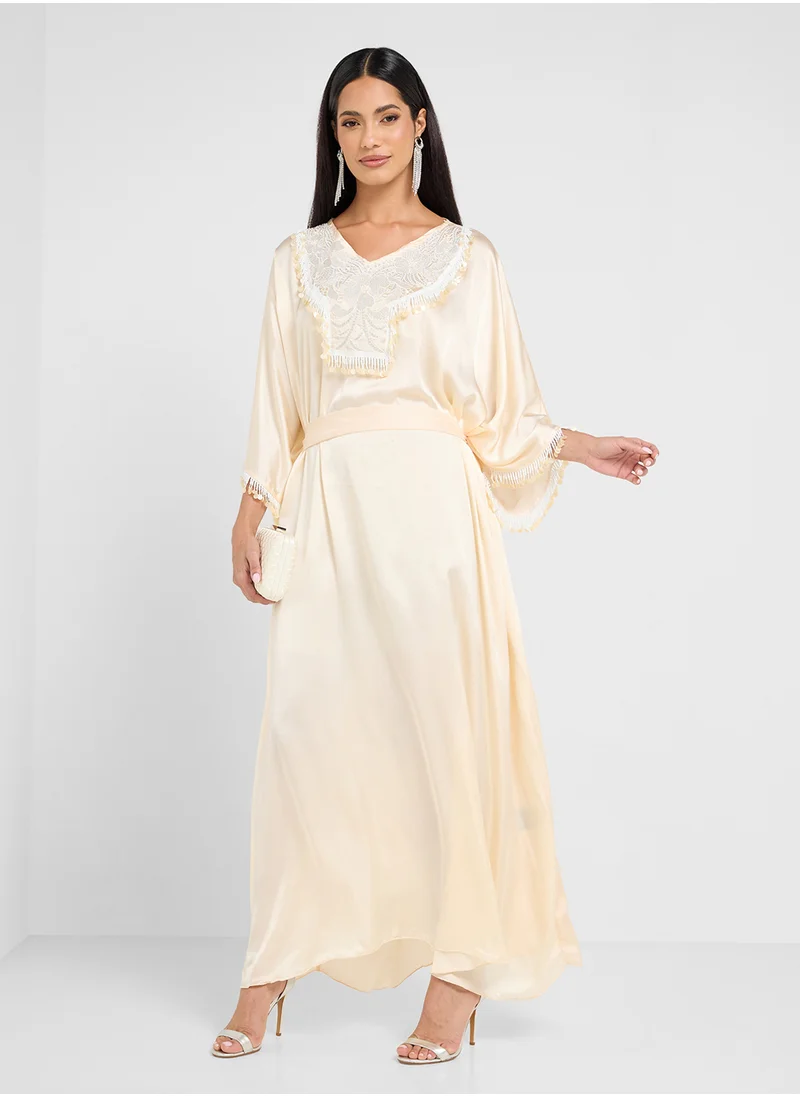 هيا كلوزيت Embellished Belted Jalabiya
