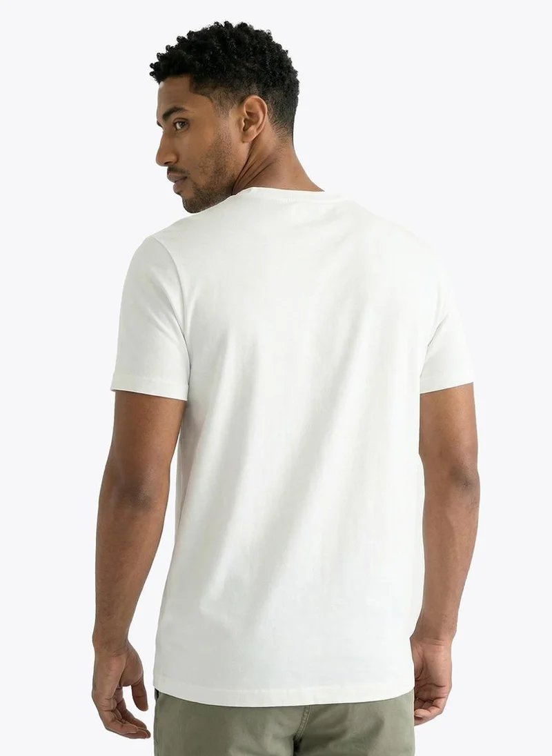 Nautica Men Regular Fit Short Sleeve T-Shirt for Relaxed Style - White