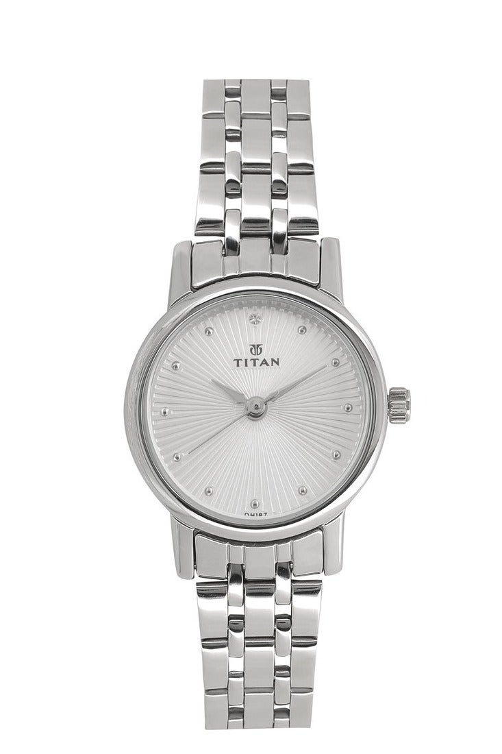 تيتان ساعة تيتان كوارتز بقرص فضي وسوار ستانلس ستيل للنساء - Image 1