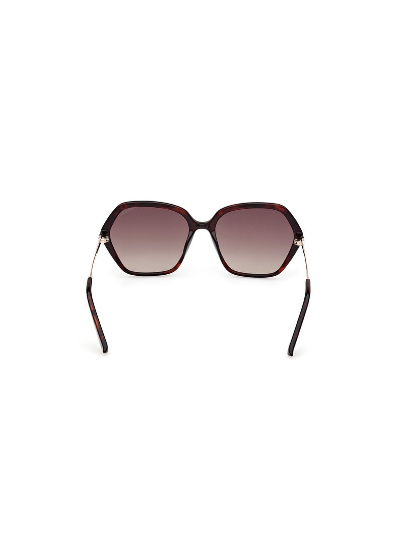 GUESS Women's UV Protection Asymmetrical Shape Sunglasses - GU0013452F55 - Lens Size: 55 Mm - Dark Havana - Image 4