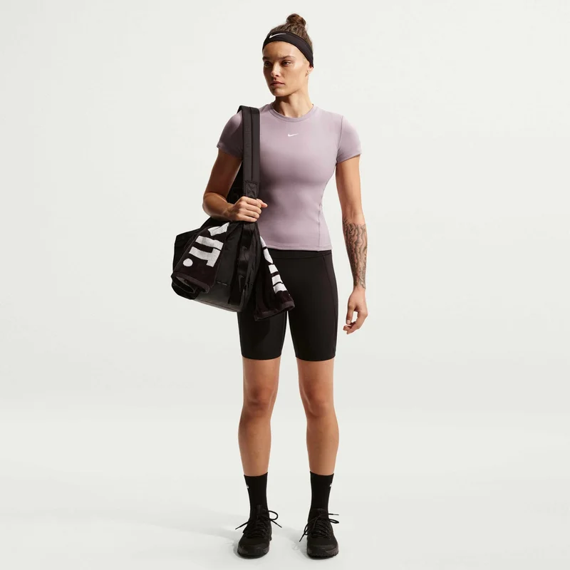 نايكي بلوزة تدريب نسائية ضيقة بتقنية دراي-فِت