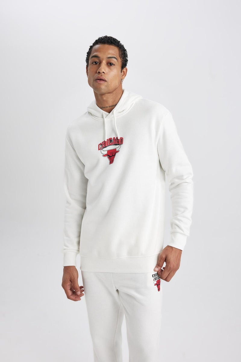 DeFacto Man DeFactoFit NBA Chicago Bulls Standard Fit Hooded Thick Sweatshirt  - Image 2
