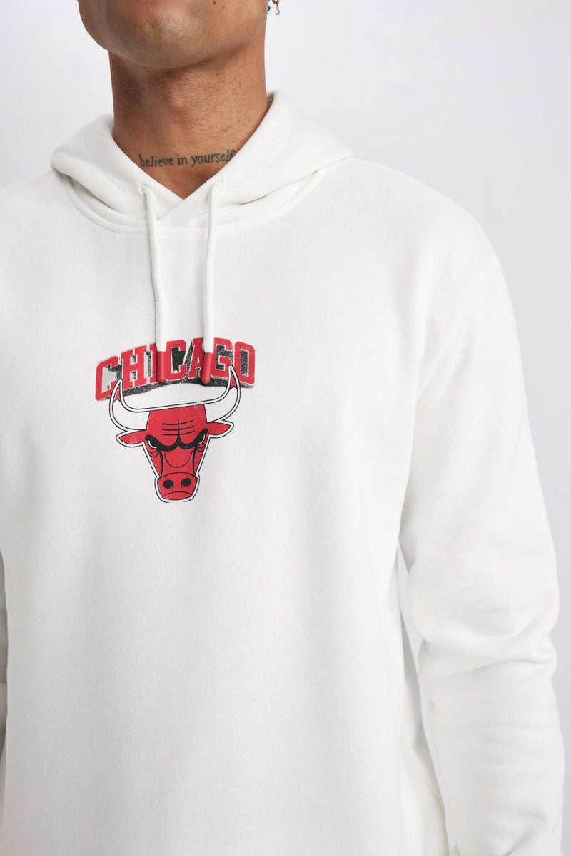 DeFacto Man DeFactoFit NBA Chicago Bulls Standard Fit Hooded Thick Sweatshirt  - Image 4