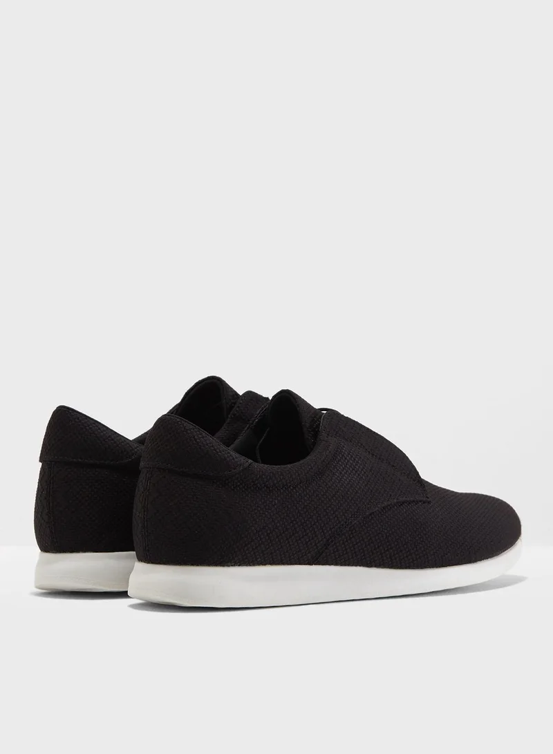 Vagabond Kasai Slip On