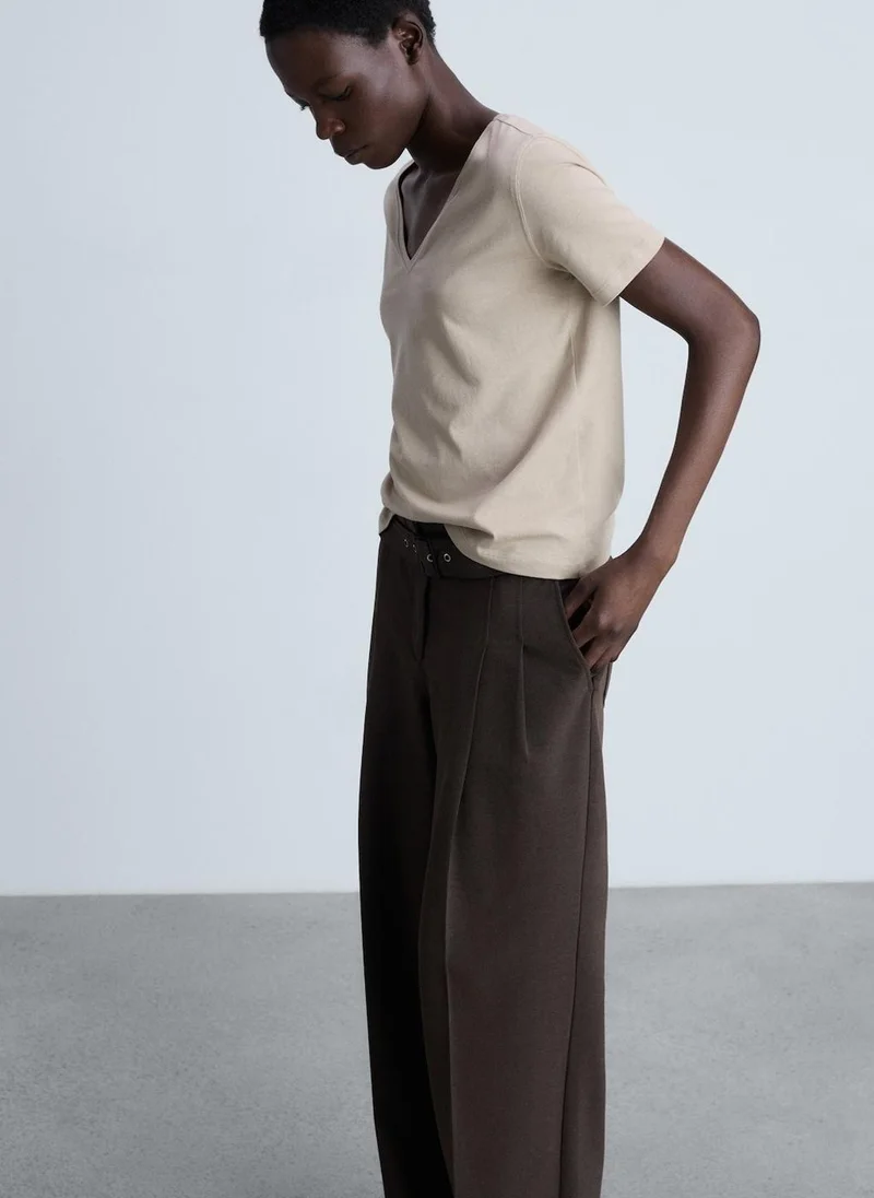 مانجو Casual V-Neck T-Shirt