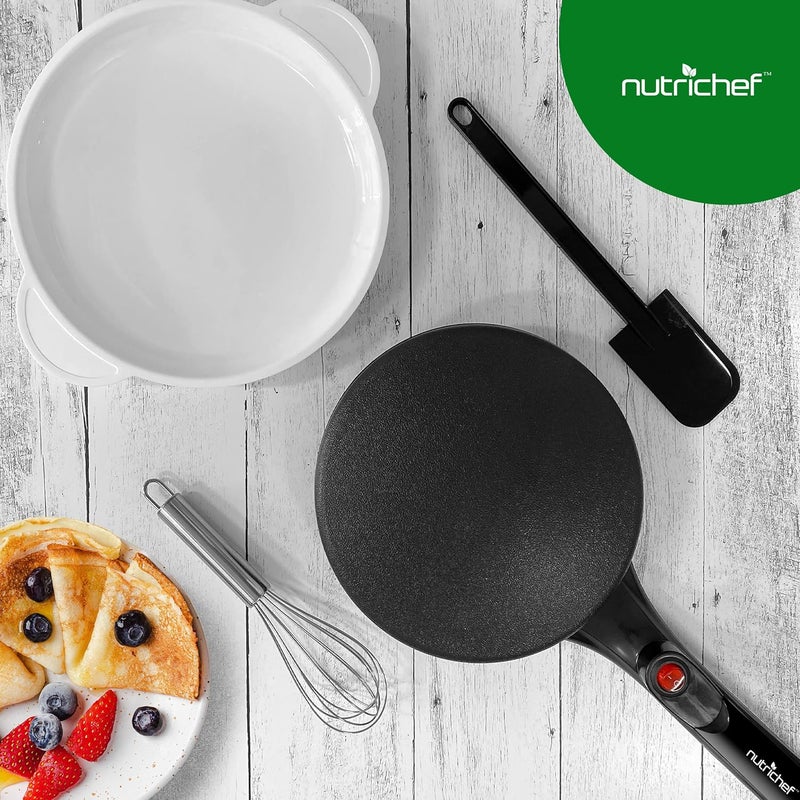 NutriChef صانع الكريب الكهربائي | سطح طهي غير لاصق بحجم 8 بوصات مع مفتاح تشغيل/إيقاف | يطبخ الروتي، التورتيلا والفطائر | تحكم تلقائي في درجة الحرارة ومقبض بارد اللمس | يشمل وعاء الطعام، خفاقة ومجرفة - Image 5