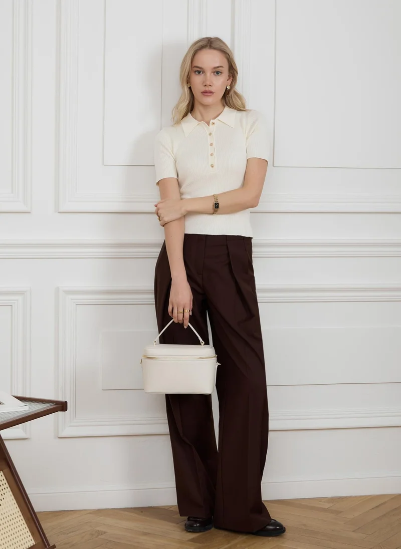 ليتشي قميص بولو محبوك مضلع مع أزرار على الياقة