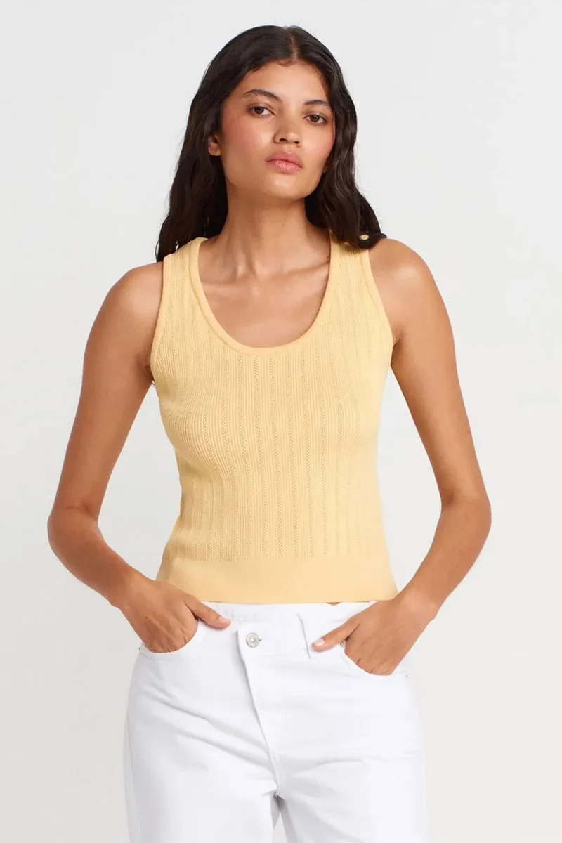 DILVIN Ribbed Sleeveless Slim-fit Blouse