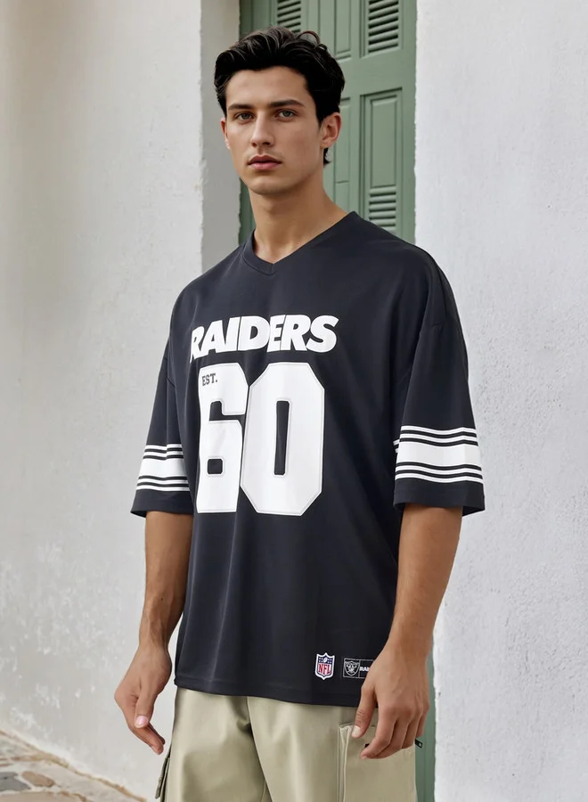 Raiders Print V-neck T-shirt with Short Sleeves