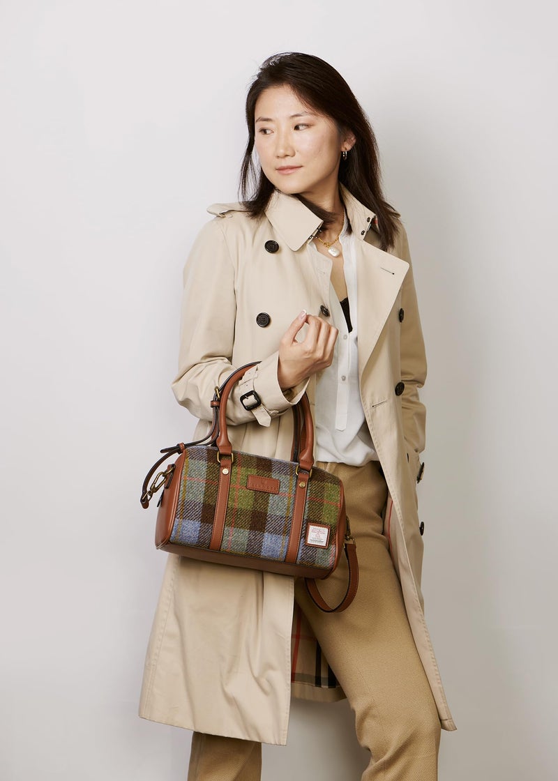 Islander The Medium Duffel Harris Tweed & Microfibre Leather (Chestnut and Blue Tartan) - Image 4