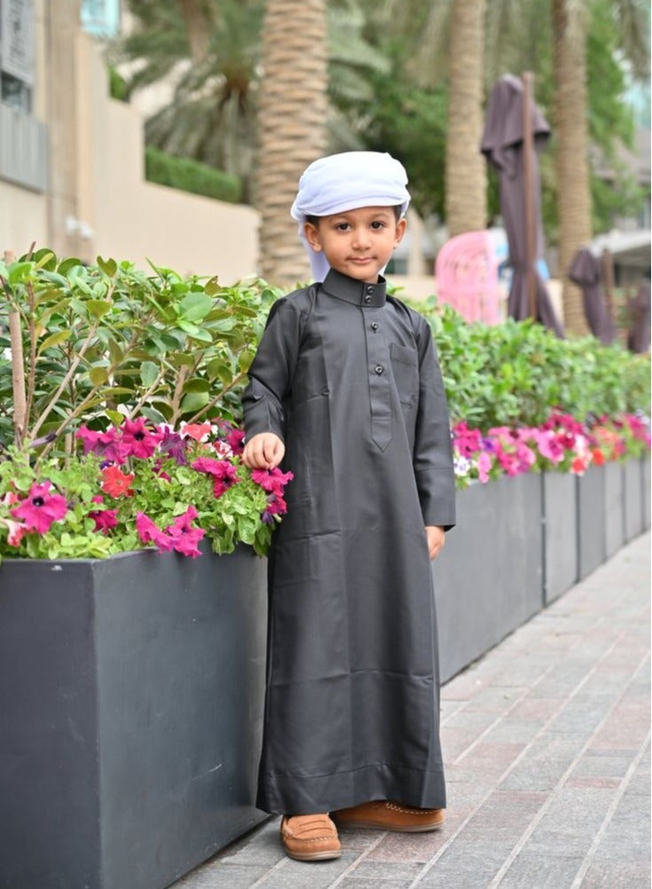العثيمان الثوب العربي التقليدي للأولاد – كندورة سعودية / جوبا / ثوب طويل الأكمام للأطفال  - Image 5