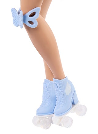 Dream Besties Doll and Accessories, Barbie “Malibu” Posable Roller Skating Fashion Doll with Blonde Hair, 9 Makeup Themed Pieces - view 5