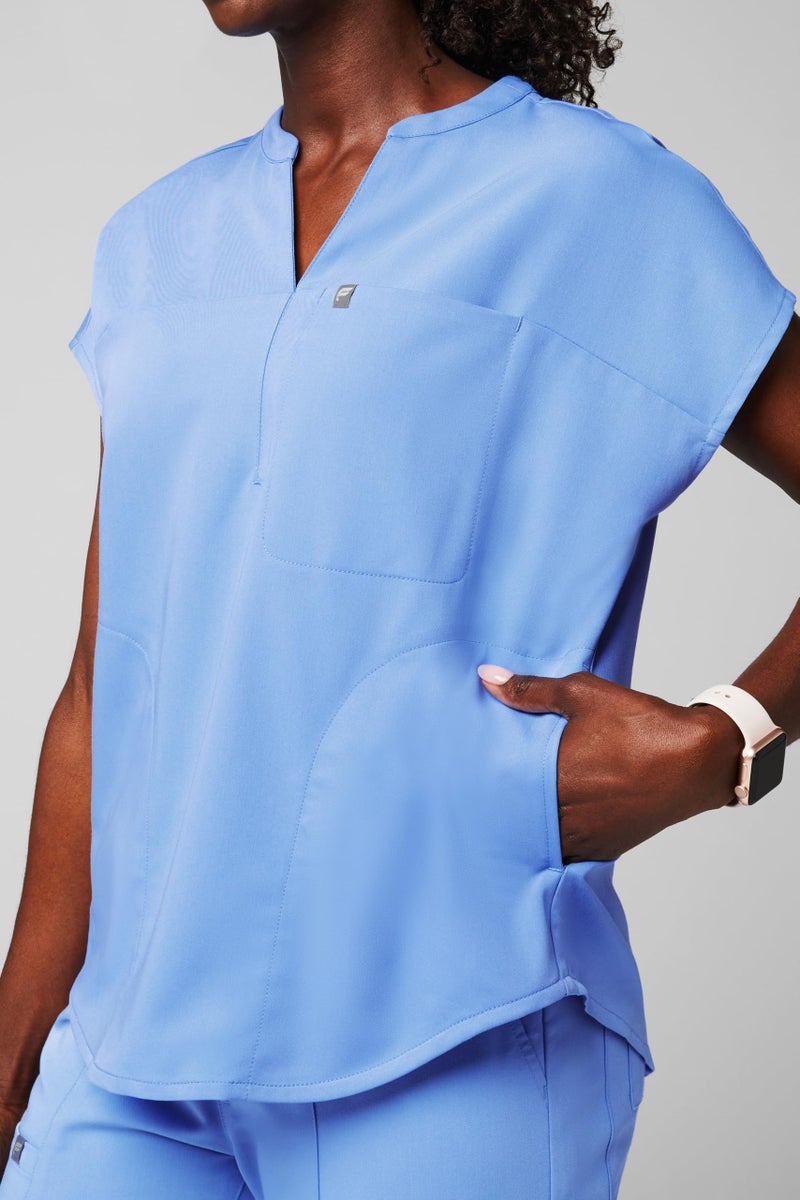 Fabletics Women's Evolve 3-Pocket Scrub Top with an Oversized Fit - MotionTech, 4-Way Stretch, Wrinkle-Resist, Anti-Shrink, M, Ceil Blue - Image 3