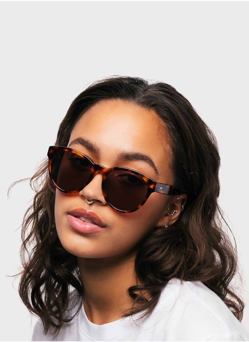 MESSYWEEKEND - Rita Sophia Wayfarers Sunglasses - Image 1