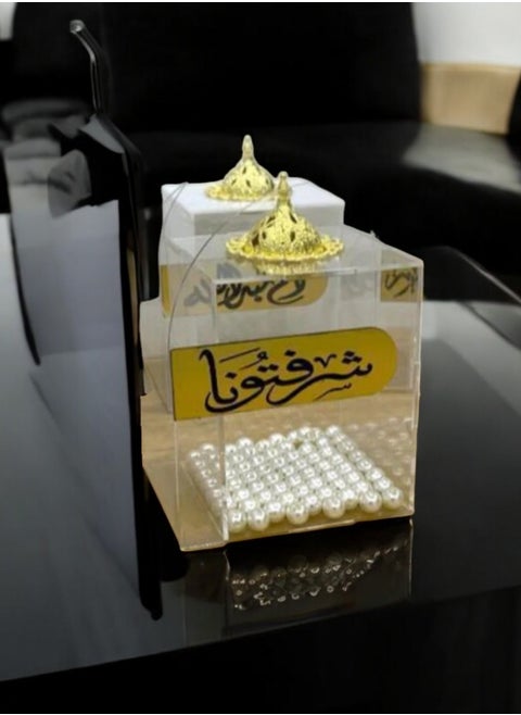 فواحه اكريلك أبيض مع شفاف على الواجهه عبارة شرفتونا بخط جميل مع أرضية مفروشة باللؤلؤ