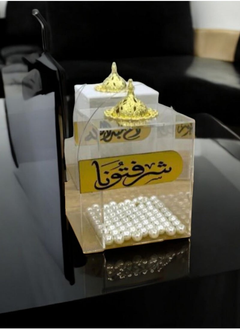 فواحه اكريلك أبيض مع شفاف على الواجهه عبارة شرفتونا بخط جميل مع أرضية مفروشة باللؤلؤ
