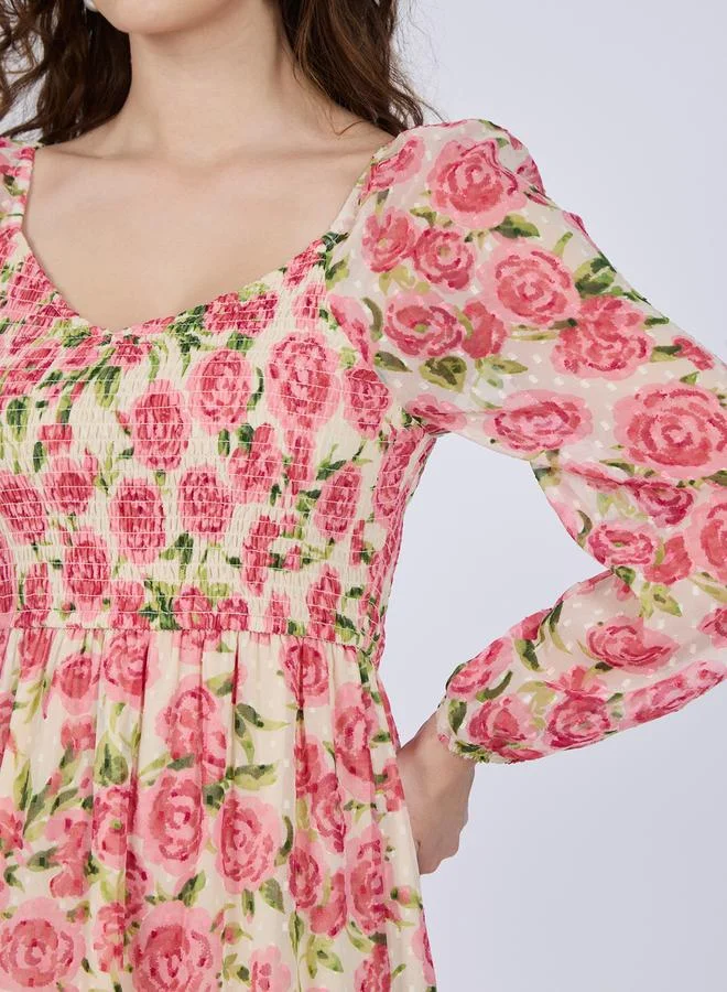 أوجيدر فستان ميدي مزين بزهور مع كسرات