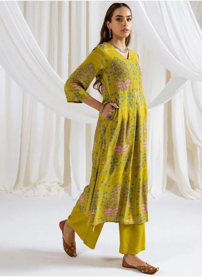 آي شين Three-Fourth Sleeve Women Green Rayon Kurta Set with Embroidered pattern Tunic and Palazzo features a Round neckline and Three-Fourth Sleeve secured with Elastic closure and styled in Straight Fit ideal for Festive moments — designed to make heads turn.