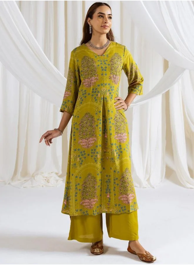 آي شين Three-Fourth Sleeve Women Green Rayon Kurta Set with Embroidered pattern Tunic and Palazzo features a Round neckline and Three-Fourth Sleeve secured with Elastic closure and styled in Straight Fit ideal for Festive moments — designed to make heads turn.