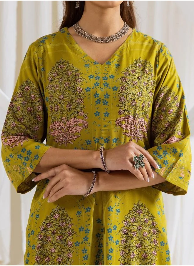 ISHIN Three-Fourth Sleeve Women Green Rayon Kurta Set with Embroidered pattern Tunic and Palazzo features a Round neckline and Three-Fourth Sleeve secured with Elastic closure and styled in Straight Fit ideal for Festive moments — designed to make heads turn.