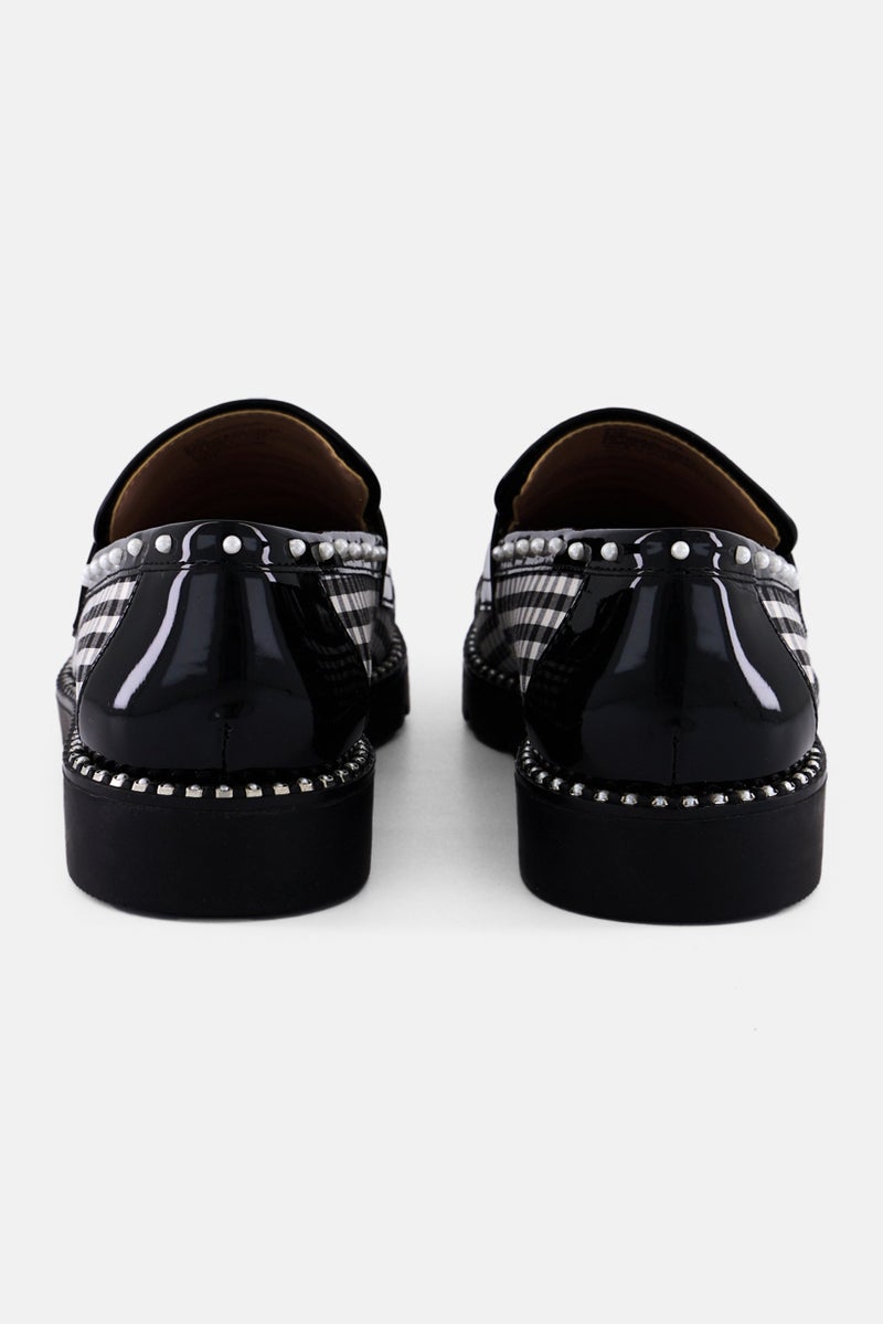 Betsey Johnson أحذية نسائية مزخرفة سهلة الارتداء، سوداء - Image 2