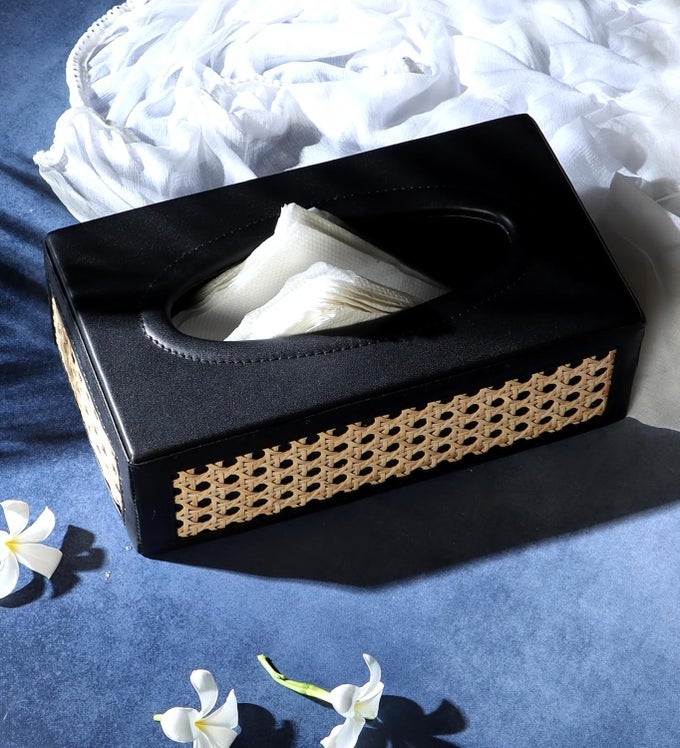 RATTN TISSUE BOX HOLDER PAPER NAPKIN HOLDER CANE TISSUE DISPENSER FOR HOME CANE TISSUE BOX FOR BATHROOM BEDROOM OFFICE RESTAURANT AND CAR DECORATION RECTANGLE SHAPEBLACK