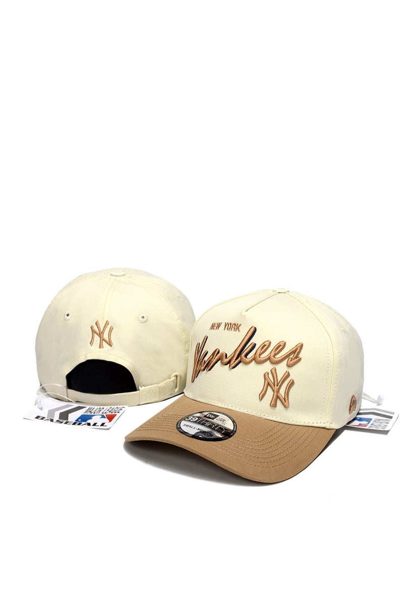 NEW ERA قبعة نيو يورك يانكيز من نيو إيرا MLB | لون كريمي - تان مع تصميم كتلة الألوان وشعار مطرّز
