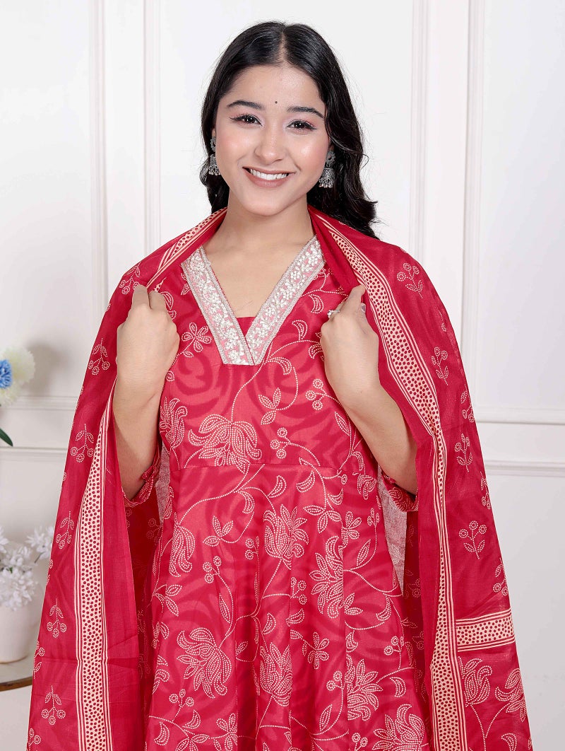 Miravan Women's red Embroidered Anarkali Kurta and Dupatta - Image 4