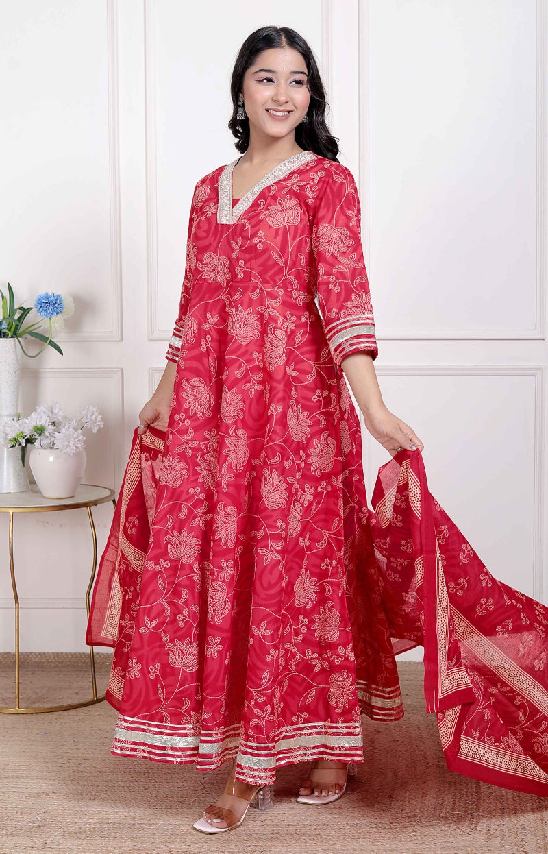Miravan Women's red Embroidered Anarkali Kurta and Dupatta - Image 2