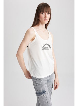 Woman Regular Fit Crew Neck Knitted Top