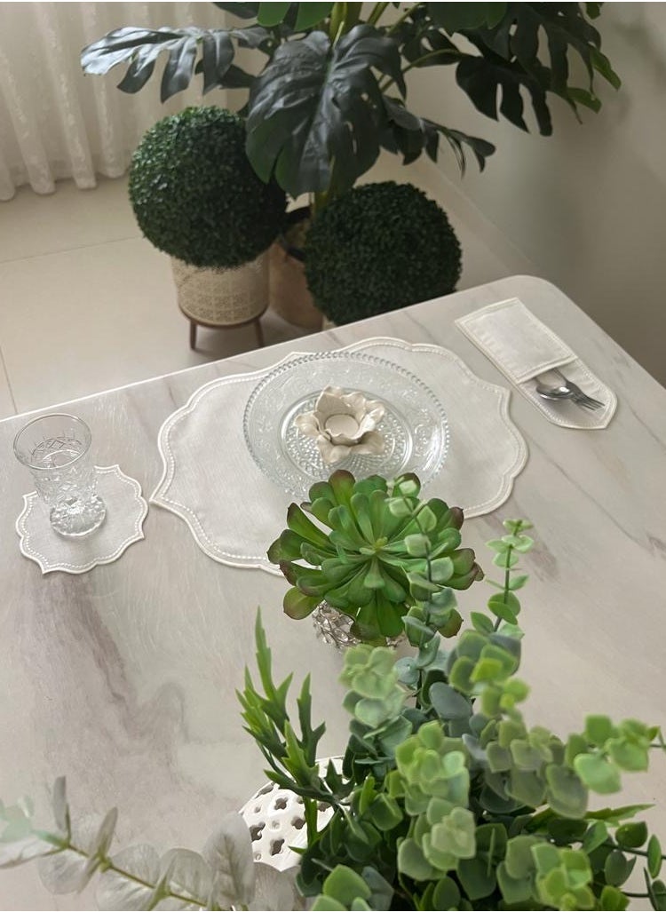 Generic - A decorative tablecloth set for the dining table made of linen consisting of 3 pieces - Image 1