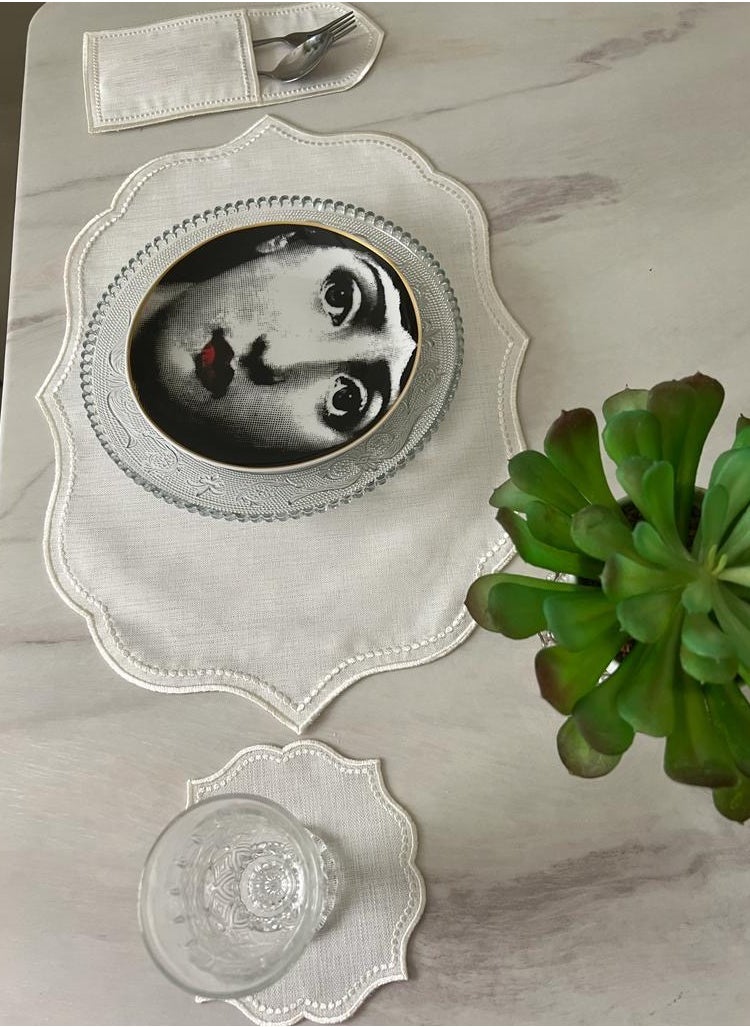 Generic - A decorative tablecloth set for the dining table made of linen consisting of 3 pieces - Image 1