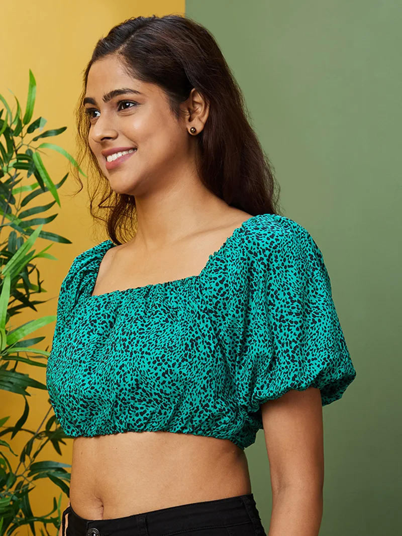 جلو باص بلوزة قطنية قصيرة بأكمام منفوخة بطبعة حيوانات للنساء باللون الأخضر